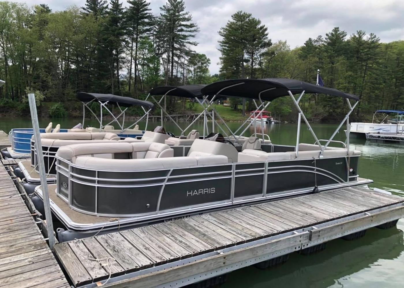 Deluxe 12 Person Pontoon Boat Rental - Atwood Lake Boats
