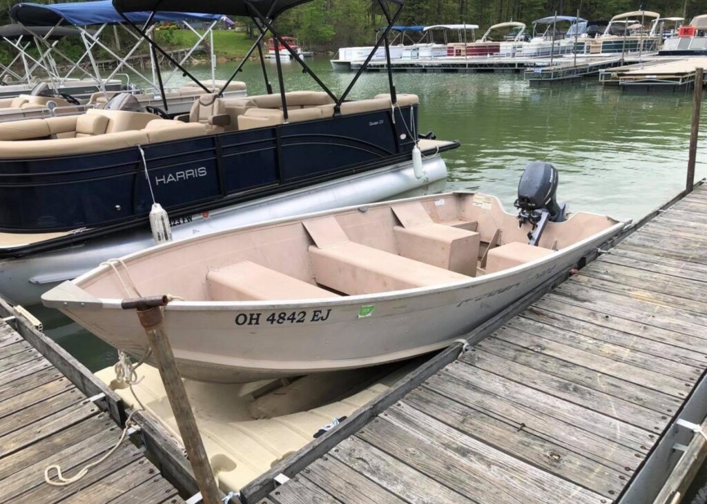 Fishing boat rental at Atwood Lake Boats dock