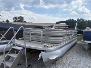 2002 sanpan 2500 brokerage img 6461