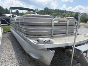 2002 sanpan 2500 brokerage img 6462
