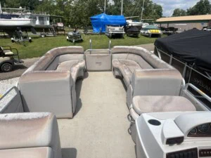 2002 sanpan 2500 brokerage img 6468