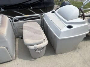 2002 sanpan 2500 brokerage img 6469
