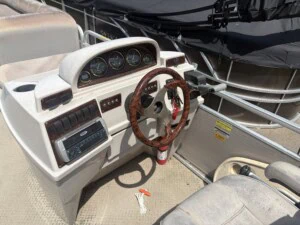 2002 sanpan 2500 brokerage img 6475