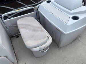 2002 sanpan 2500 brokerage img 6484