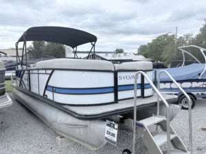2021 white and blue sylvan rental 79252 img 2671
