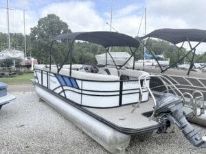 2021 white and blue sylvan rental 79252 img 2673