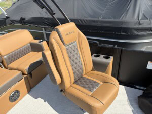 2026 harris cruiser pontoon boat 6072 img 5527