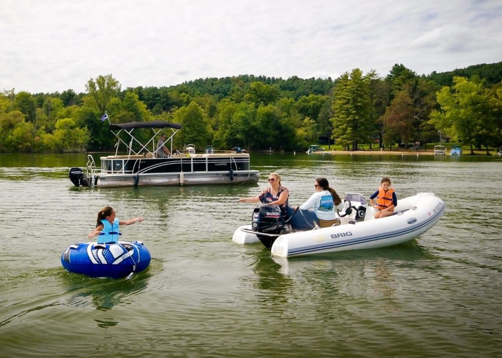 People boating on Atwood Lake