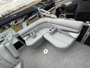 bennington pontoon boat 20ssbimg 1684