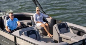A couple enjoy a lake cruise in a Barletta Aria 20L pontoon.