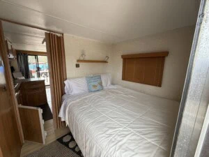 Myacht 40 houseboat image6